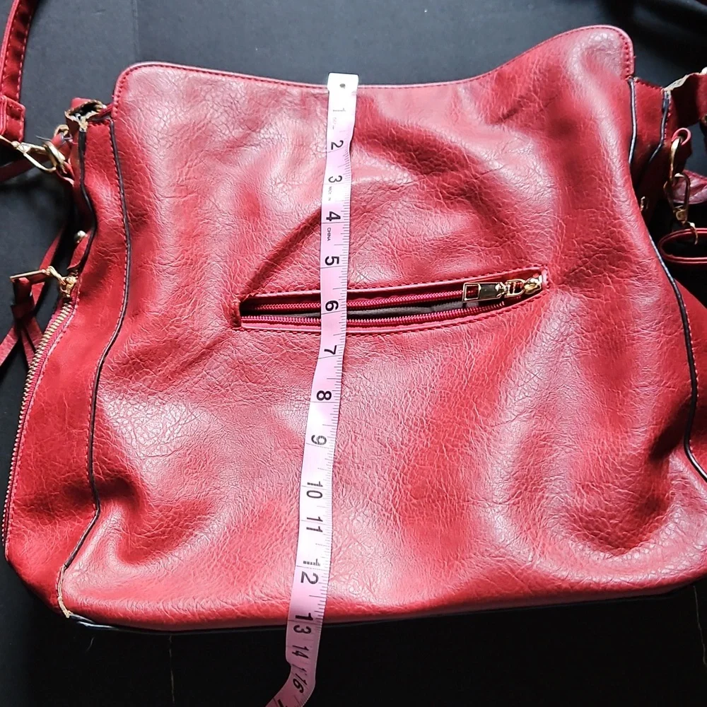 Red Faux Leather Golden Metal Accent Multi Pocket Zipper Purse Adustable Strap - Picture 11 of 11